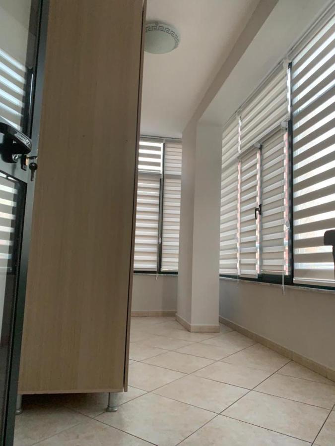 Laureta Central Apartment Tiranë Ngoại thất bức ảnh