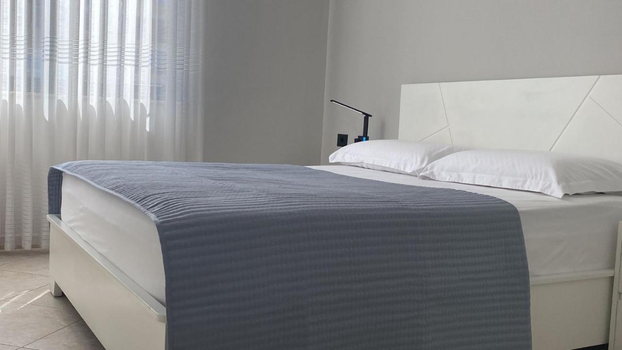 Laureta Central Apartment Tiranë Ngoại thất bức ảnh