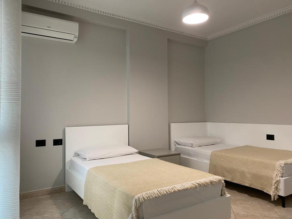 Laureta Central Apartment Tiranë Ngoại thất bức ảnh